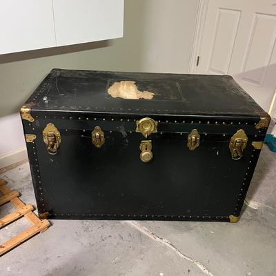 Large Trunk With Key (S-MG)