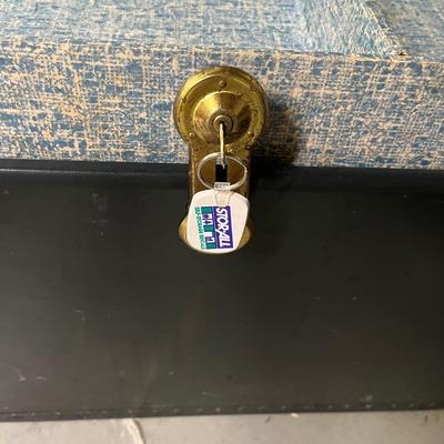 Large Trunk With Key (S-MG)