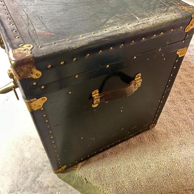 Large Trunk With Key (S-MG)