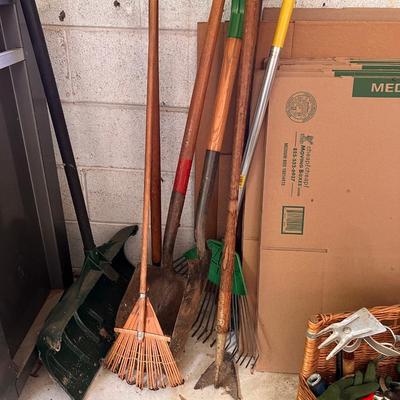 Lot Hand and Garden Tools