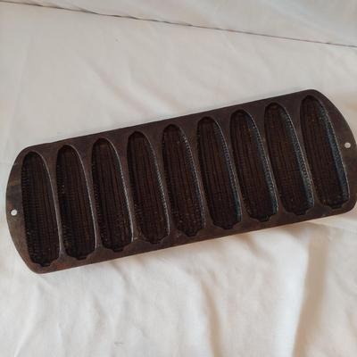 Lodge Cast Iron Skillet and more (K-BBL)