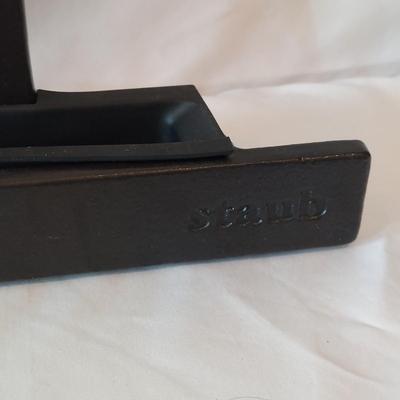 Lodge Cast Iron Skillet and more (K-BBL)