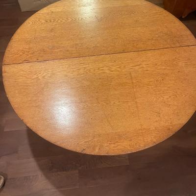 ANTIQUE WOOD COFFEE TABLE