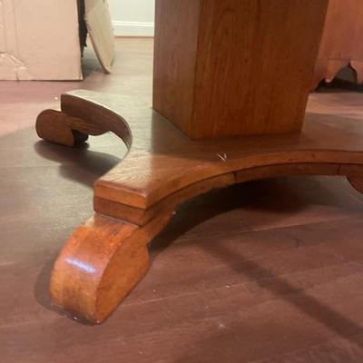 ANTIQUE WOOD COFFEE TABLE