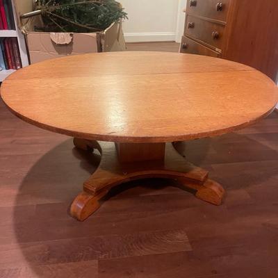 ANTIQUE WOOD COFFEE TABLE