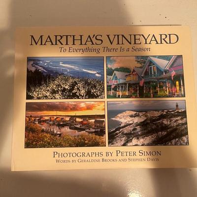 MARTHA'S VINEYARD COFFEE TABLE BOOK