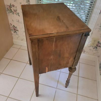 Small Side Table (PB2-DW)