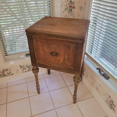 Small Side Table (PB2-DW)