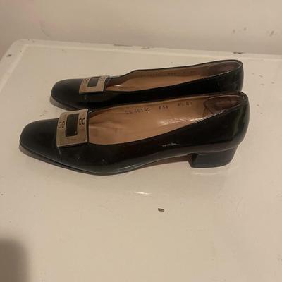 WOMEN'S FERRAGAMO PUMPS SIZE 8.5