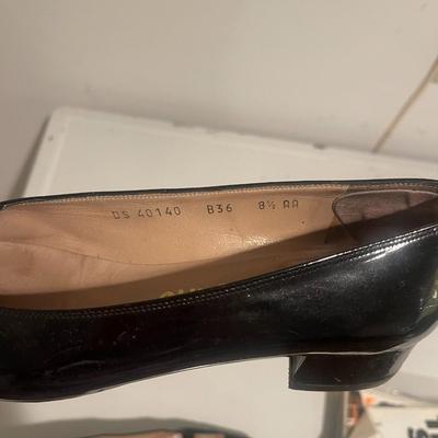 WOMEN'S FERRAGAMO PUMPS SIZE 8.5