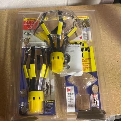 Assortment of Light Bulbs (S-MG)