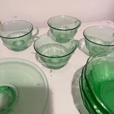 ANTIQUE GREEN DEPRESSION GLASS PLATES & CUPS LOT