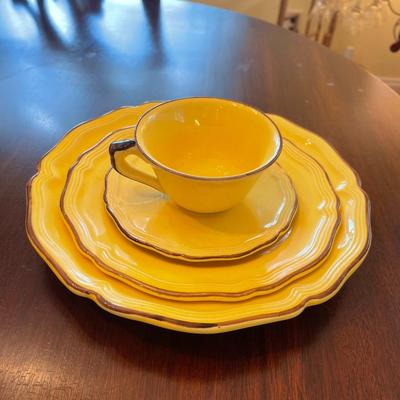 YELLOW CHINA SET