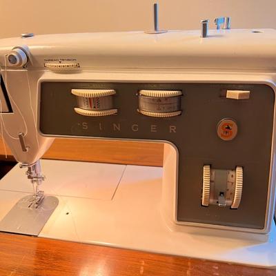 Vintage Singer Sewing Machine & Table