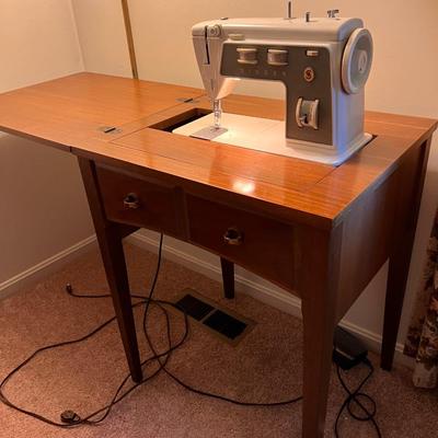 Vintage Singer Sewing Machine & Table