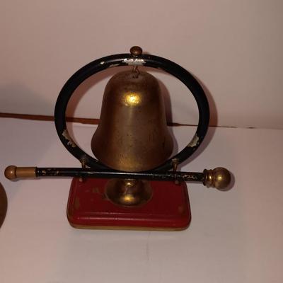 Brass gong and brass World gift Z.Y. India lidded canister