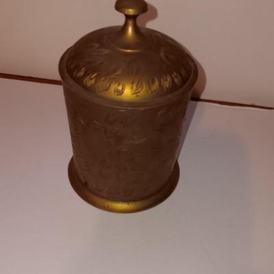 Brass gong and brass World gift Z.Y. India lidded canister