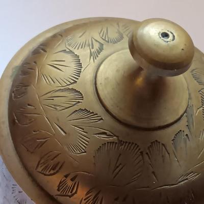 Brass gong and brass World gift Z.Y. India lidded canister