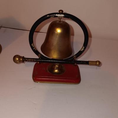 Brass gong and brass World gift Z.Y. India lidded canister