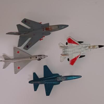 Four vintage Metal toy Airplanes Matchbox -