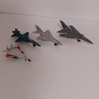 Four vintage Metal toy Airplanes Matchbox -