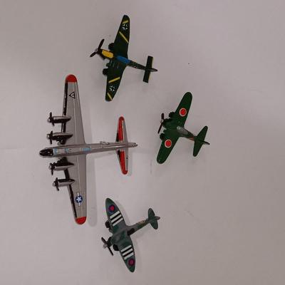 Four vintage Metal toy Airplanes Matchbox - Tootsietoy