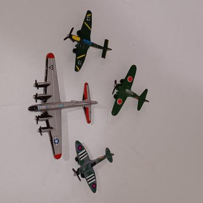 Four vintage Metal toy Airplanes Matchbox - Tootsietoy