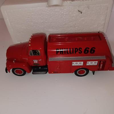 Phillips Petroleum Company 1957 International R-190 with fuel tanker 1/34" Die Cast With box