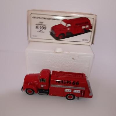 Phillips Petroleum Company 1957 International R-190 with fuel tanker 1/34" Die Cast With box