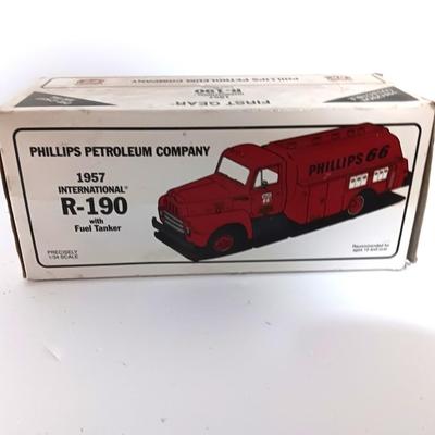 Phillips Petroleum Company 1957 International R-190 with fuel tanker 1/34" Die Cast With box