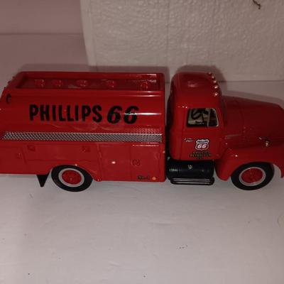 Phillips Petroleum Company 1957 International R-190 with fuel tanker 1/34" Die Cast With box