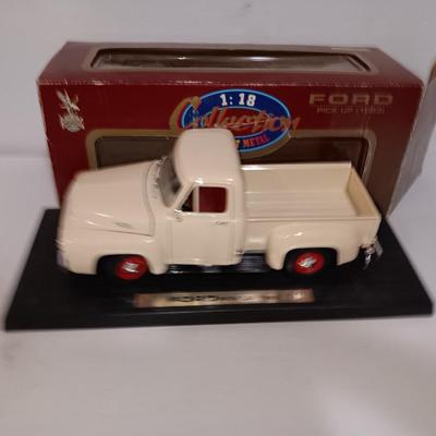 Collection Ford Pickup Die Cast metal 1:18 With box.