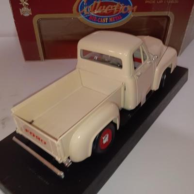 Collection Ford Pickup Die Cast metal 1:18 With box.