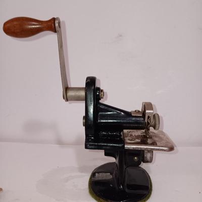 RARE-Singer-Cast Iron-Handle Crank Crimp Machine Deep Groove WORKING!