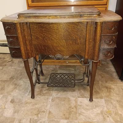 Beautiful complete, Antique The Free Sewing treadle machine Working! With accessories