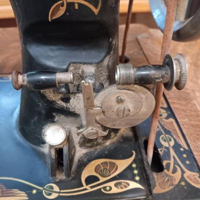 Beautiful complete, Antique The Free Sewing treadle machine Working! With accessories