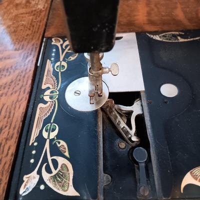 Beautiful complete, Antique The Free Sewing treadle machine Working! With accessories