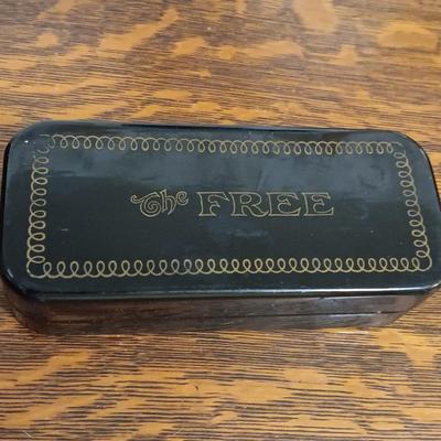 Beautiful complete, Antique The Free Sewing treadle machine Working! With accessories