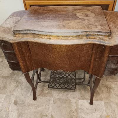 Beautiful complete, Antique The Free Sewing treadle machine Working! With accessories