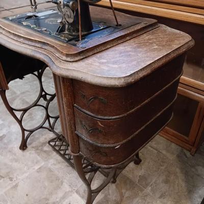 Beautiful complete, Antique The Free Sewing treadle machine Working! With accessories