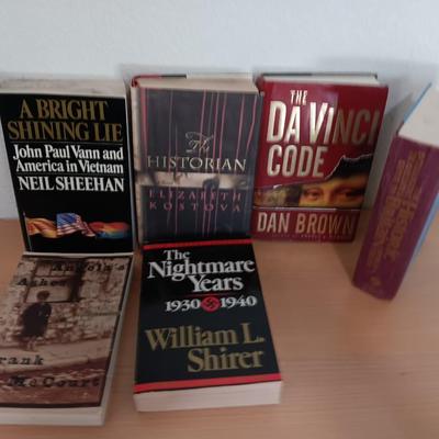 Books The Da Vinci code - The Nightmare years - A bright shining light - History