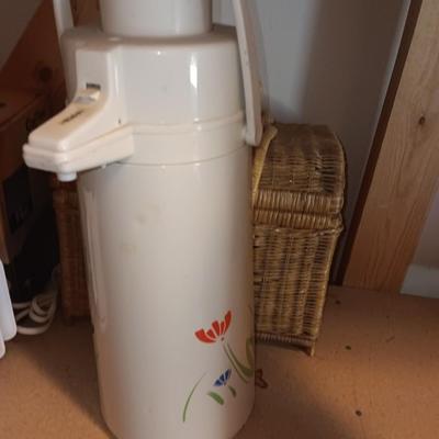 Wicker Picnic basket and drink dispenser