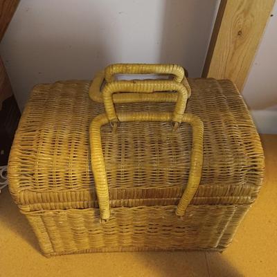 Wicker Picnic basket and drink dispenser