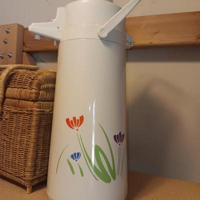 Wicker Picnic basket and drink dispenser