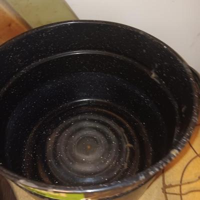 Large Enamel preserver pot with lid and cheese cloth 21 Quart
