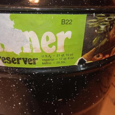 Large Enamel preserver pot with lid and cheese cloth 21 Quart