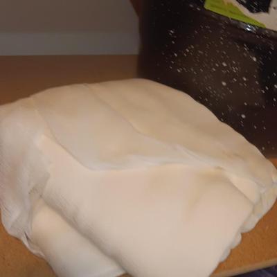 Large Enamel preserver pot with lid and cheese cloth 21 Quart