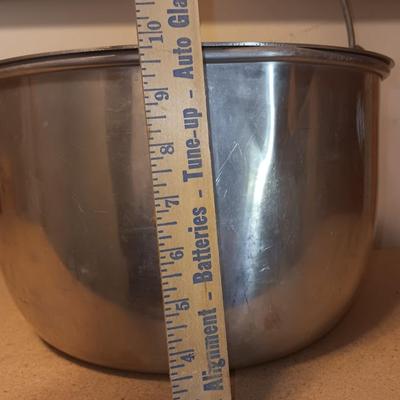 Wear-Ever No. 2667 Aluminum pot with lid