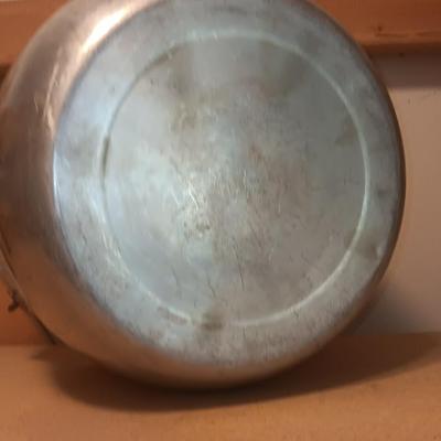 Wear-Ever No. 2667 Aluminum pot with lid