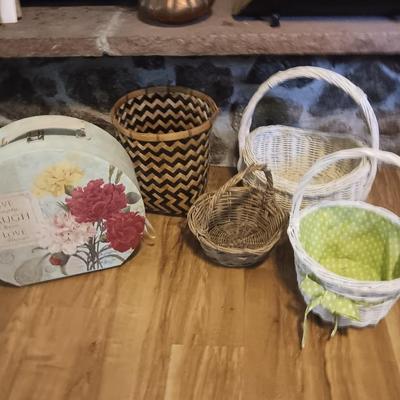 Live Laugh Love hat box with baskets